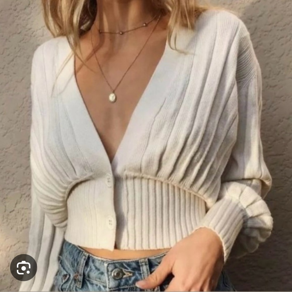 Aritzia Wilfred plunge front Elegant Cream VNeck Cardigan merino wool
